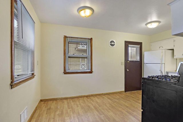6823 W Wedgewood DRIVE, Milwaukee, WI 53220