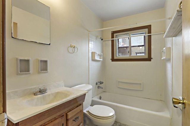 6823 W Wedgewood DRIVE, Milwaukee, WI 53220