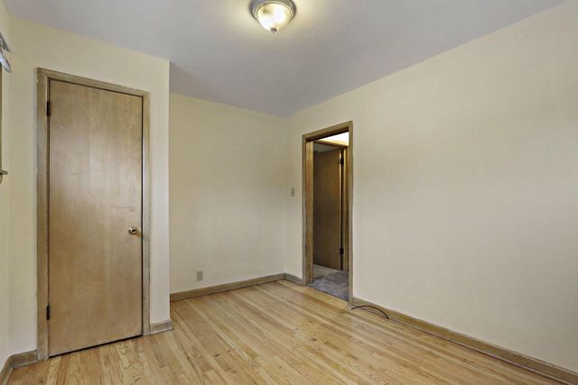 6823 W Wedgewood DRIVE, Milwaukee, WI 53220