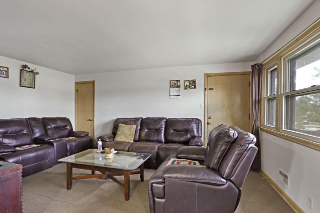 6823 W Wedgewood DRIVE, Milwaukee, WI 53220