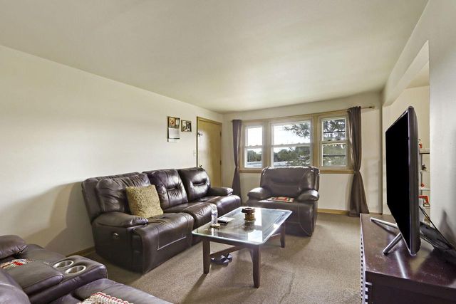 6823 W Wedgewood DRIVE, Milwaukee, WI 53220