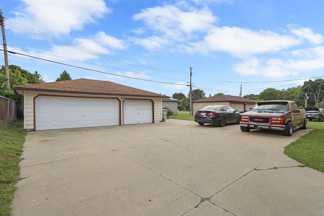 6823 W Wedgewood DRIVE, Milwaukee, WI 53220