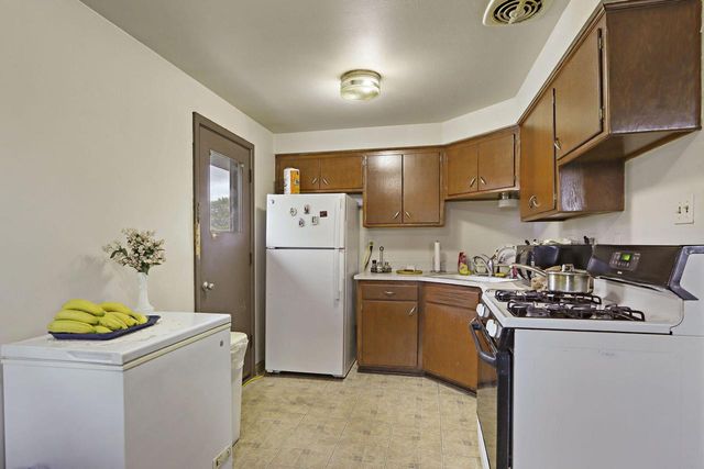 6823 W Wedgewood DRIVE, Milwaukee, WI 53220