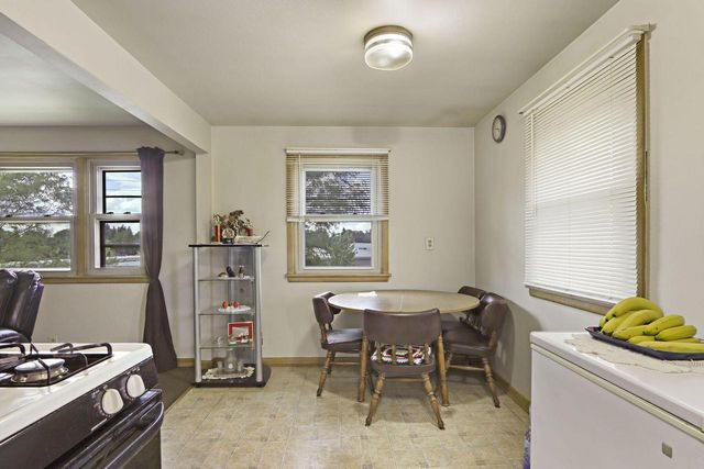 6823 W Wedgewood DRIVE, Milwaukee, WI 53220