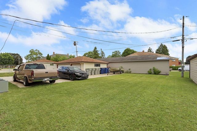 6823 W Wedgewood DRIVE, Milwaukee, WI 53220