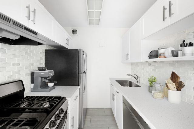 209 E 56th St Apt 5E, New York City, NY 10022