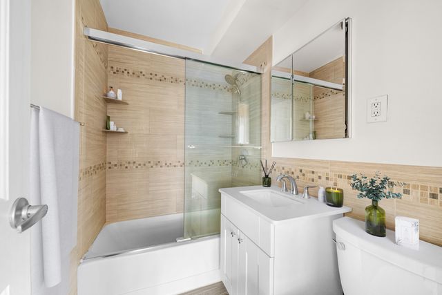 209 E 56th St Apt 5E, New York City, NY 10022