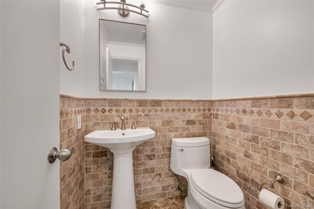 42 Windsor Gate Drive, New Hyde Park, NY 11040