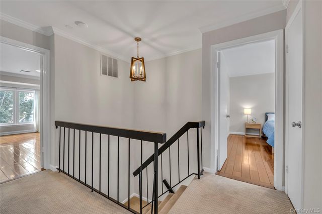 42 Windsor Gate Drive, New Hyde Park, NY 11040