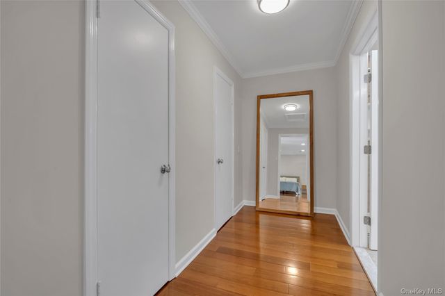 42 Windsor Gate Drive, New Hyde Park, NY 11040