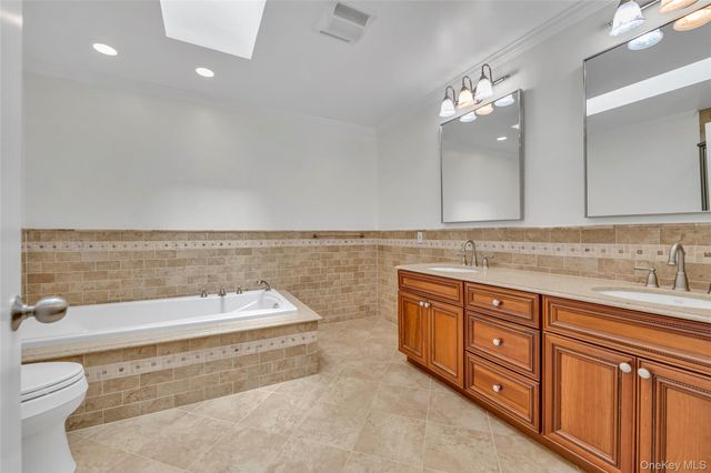 42 Windsor Gate Drive, New Hyde Park, NY 11040