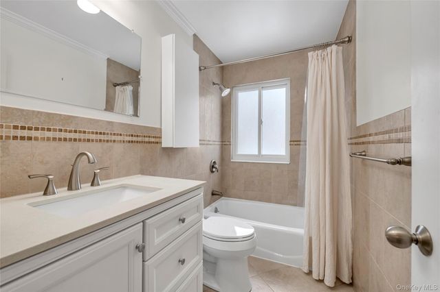 42 Windsor Gate Drive, New Hyde Park, NY 11040