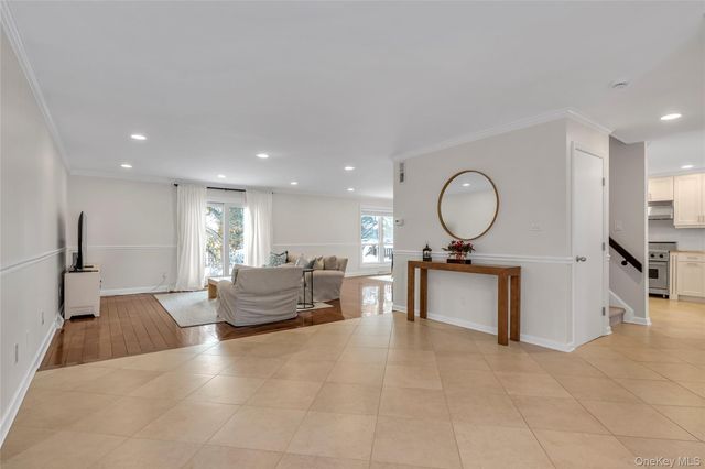 42 Windsor Gate Drive, New Hyde Park, NY 11040