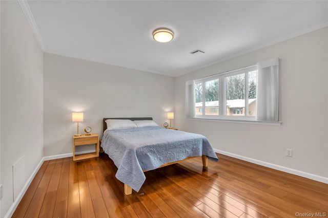 42 Windsor Gate Drive, New Hyde Park, NY 11040