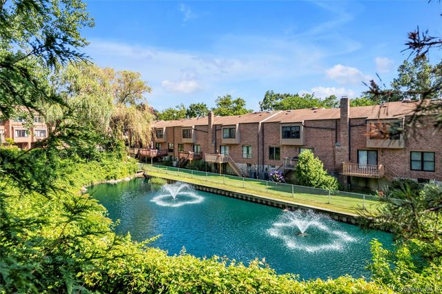 42 Windsor Gate Drive, New Hyde Park, NY 11040