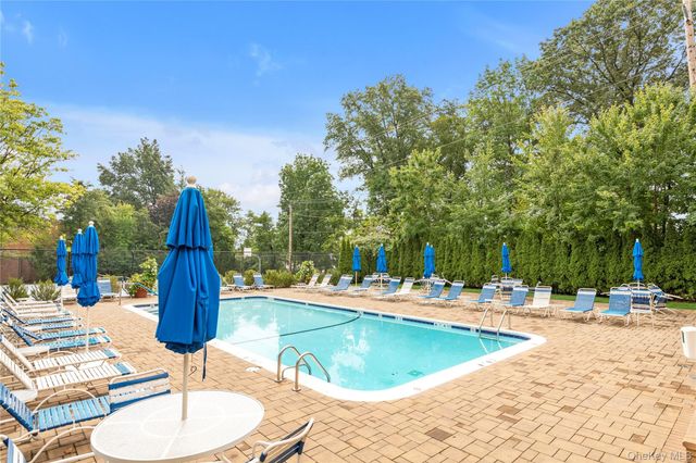 42 Windsor Gate Drive, New Hyde Park, NY 11040