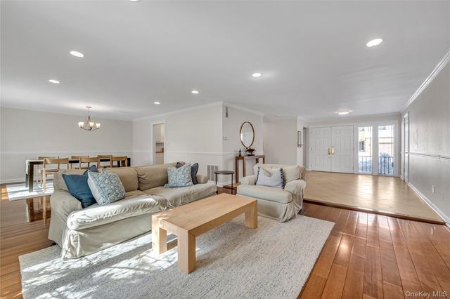 42 Windsor Gate Drive, New Hyde Park, NY 11040