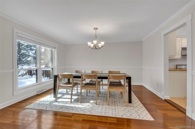 42 Windsor Gate Drive, New Hyde Park, NY 11040