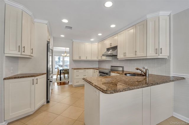 42 Windsor Gate Drive, New Hyde Park, NY 11040