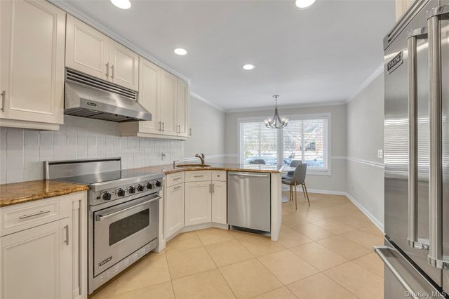 42 Windsor Gate Drive, New Hyde Park, NY 11040