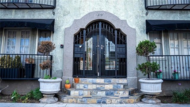 219 Redondo Avenue, Long Beach, CA 90803