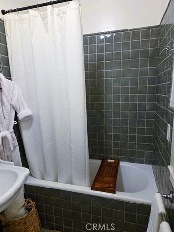 219 Redondo Avenue, Long Beach, CA 90803