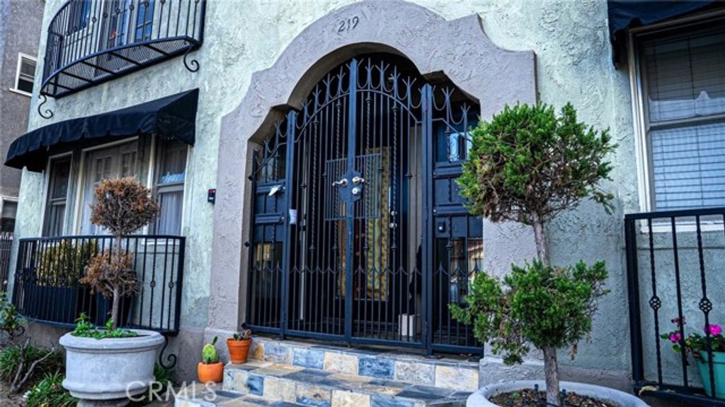 219 Redondo Avenue, Long Beach, CA 90803