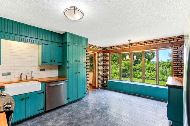 7033 Courtly Road, Woodbury, MN 55125