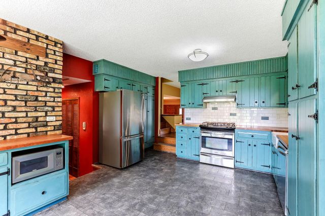 7033 Courtly Road, Woodbury, MN 55125
