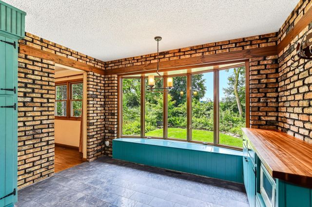 7033 Courtly Road, Woodbury, MN 55125