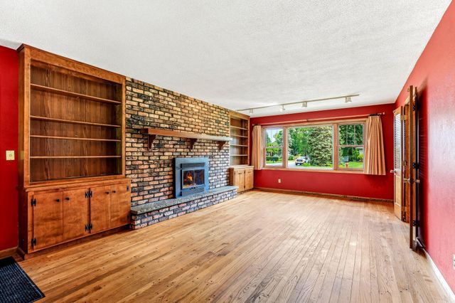 7033 Courtly Road, Woodbury, MN 55125