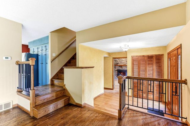 7033 Courtly Road, Woodbury, MN 55125