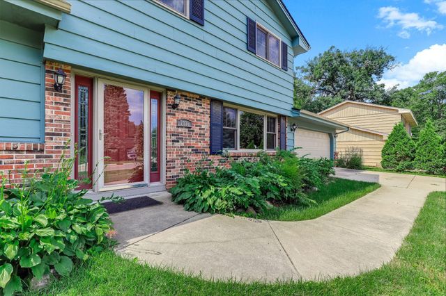 7033 Courtly Road, Woodbury, MN 55125
