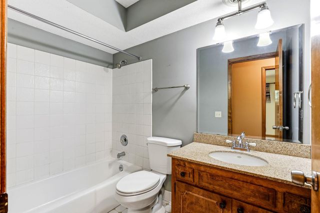 7033 Courtly Road, Woodbury, MN 55125