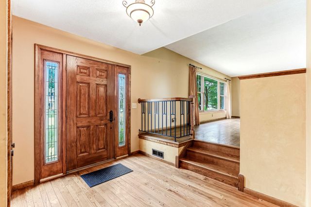 7033 Courtly Road, Woodbury, MN 55125
