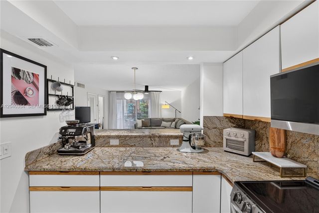 630 Tennis Club Dr 107, Fort Lauderdale, FL 33311