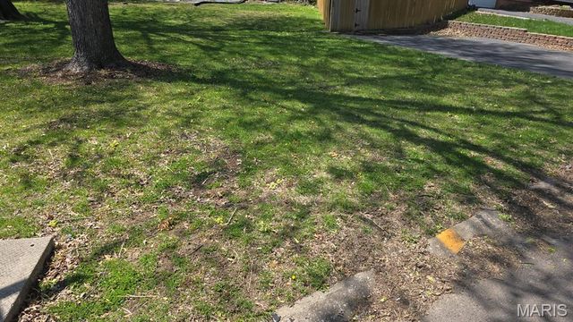 9332 Cloverhurst Drive, St Louis, MO 63123