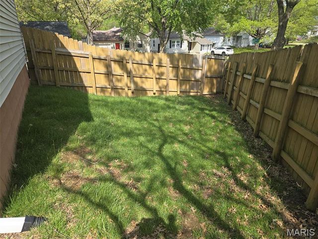 9332 Cloverhurst Drive, St Louis, MO 63123