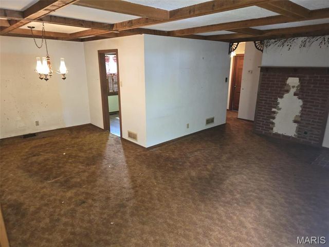 9332 Cloverhurst Drive, St Louis, MO 63123