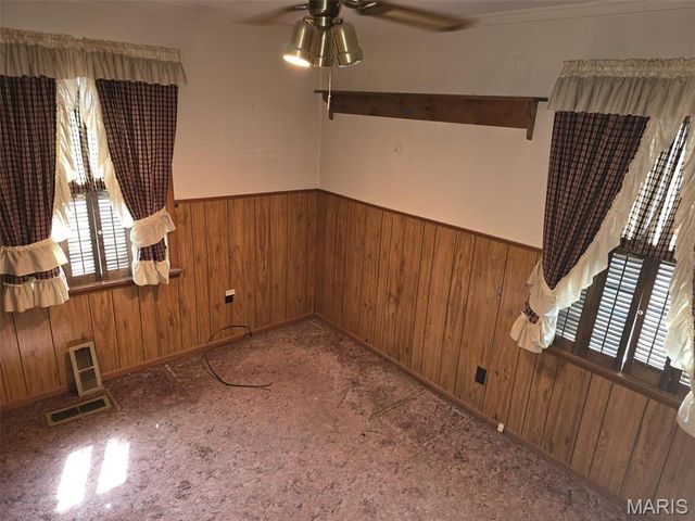 9332 Cloverhurst Drive, St Louis, MO 63123