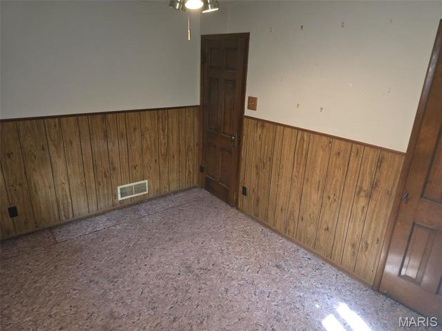 9332 Cloverhurst Drive, St Louis, MO 63123