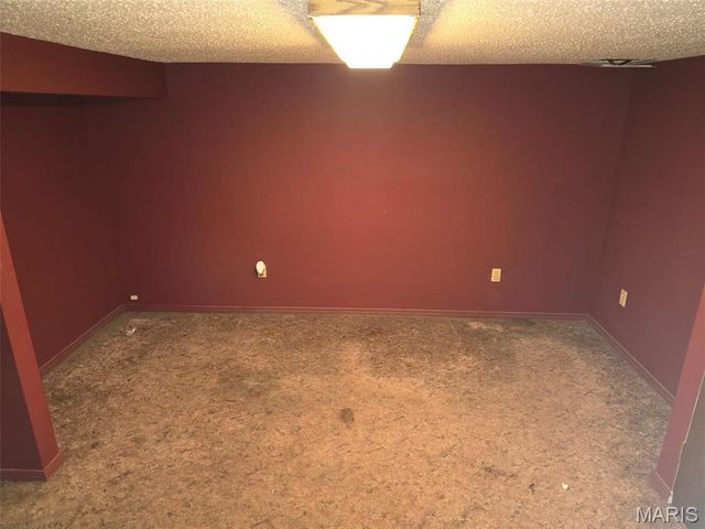 9332 Cloverhurst Drive, St Louis, MO 63123