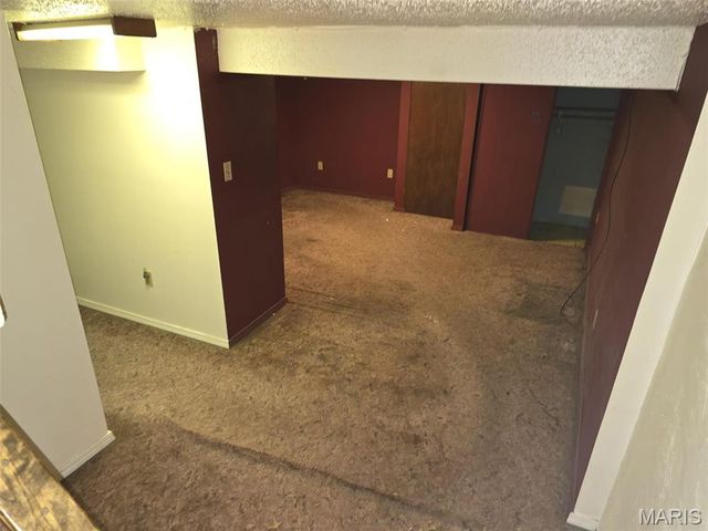 9332 Cloverhurst Drive, St Louis, MO 63123