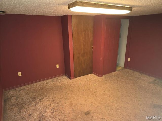 9332 Cloverhurst Drive, St Louis, MO 63123