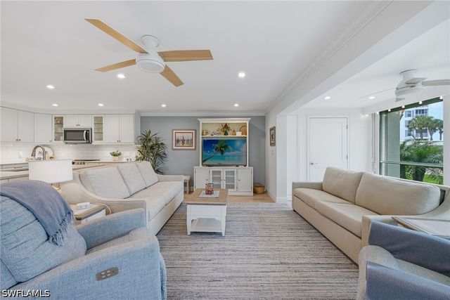 2875 Gulf Shore BLVD N 106, Naples, FL 34103