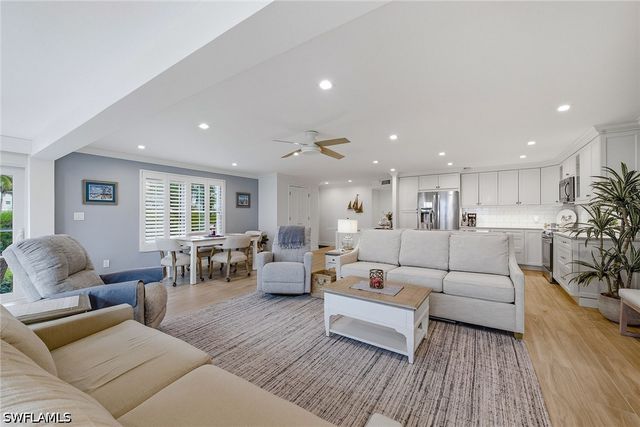 2875 Gulf Shore BLVD N 106, Naples, FL 34103