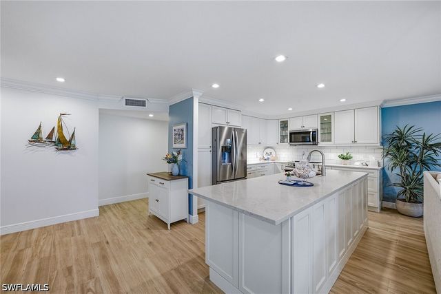 2875 Gulf Shore BLVD N 106, Naples, FL 34103