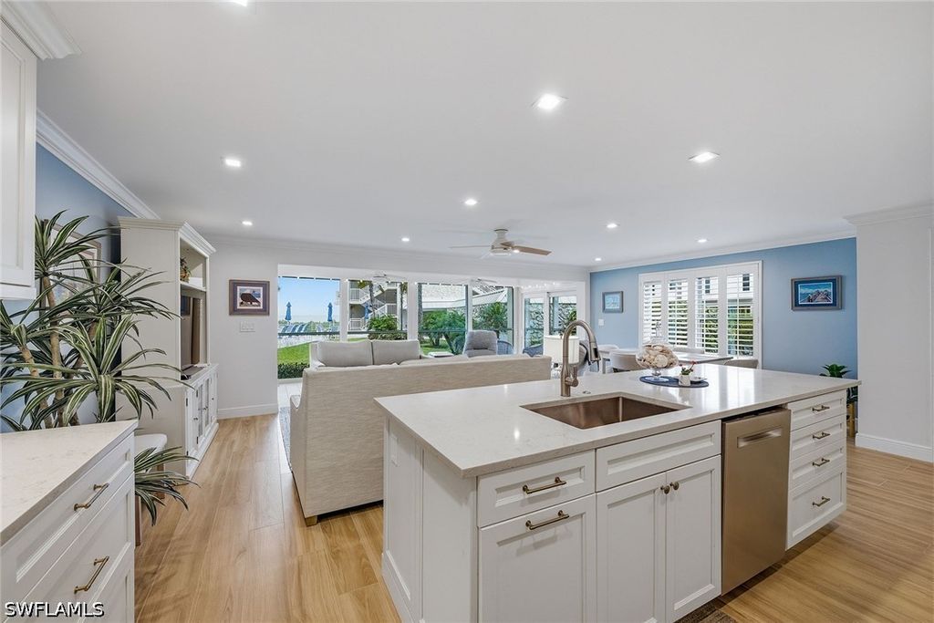2875 Gulf Shore BLVD N 106, Naples, FL 34103