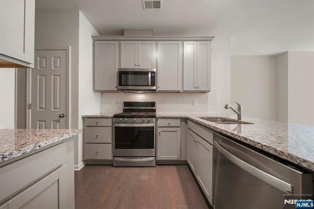 67 Arnold Drive 5811, Wood Ridge, NJ 07075