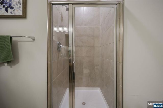 67 Arnold Drive 5811, Wood Ridge, NJ 07075